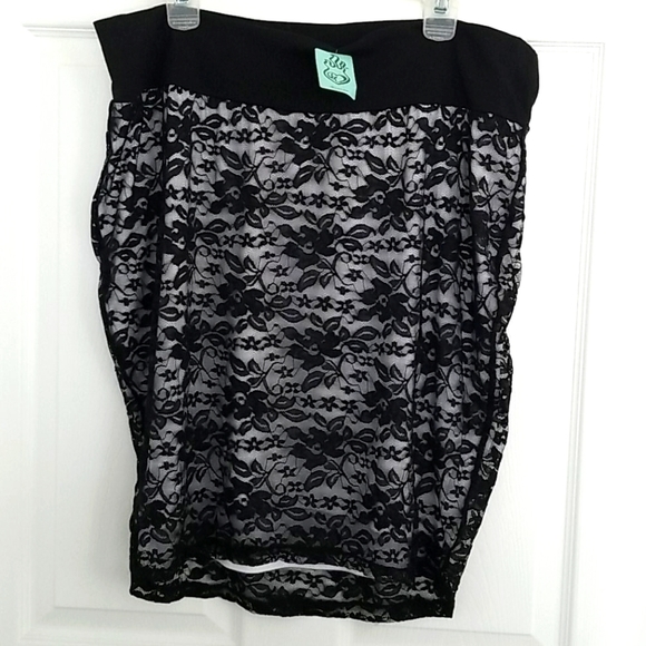 Torrid black lace Pencil skirt Nwt - Picture 4 of 12